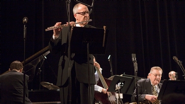 David Skorton plays flute with the Jazz
